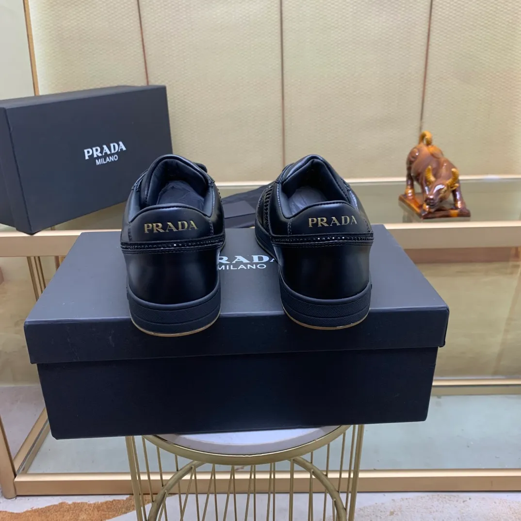 💰680.巜PRADA》Prada: Top 🔝purchasing agent🔍🔍The latest men’s counters are on sale simultaneously, high-quality original calfskin imported from Italy 🇮🇹. Brand logo* (prominent·high-end·noble·class·) exquisite workmanship (imported from Italy🇮🇹 Sole: Original sole provided by the original factory, ⚠️exclusive double-layer activity, TPR rubber, combination outsole; super comfortable, wear-resistant, non-slip, environmentally friendly🌳🌳🌳, real shot🎬The real thing is more beautiful🔍🔍 (high quality, follow the order) code number 38 to 44 (.45 customized)
